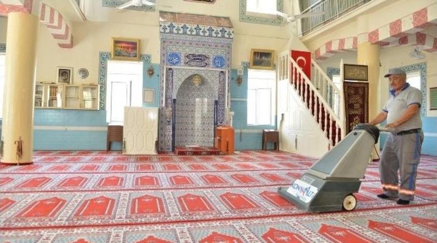 Konyaaltı’nda Camiler De “ramazan” Temizliği.