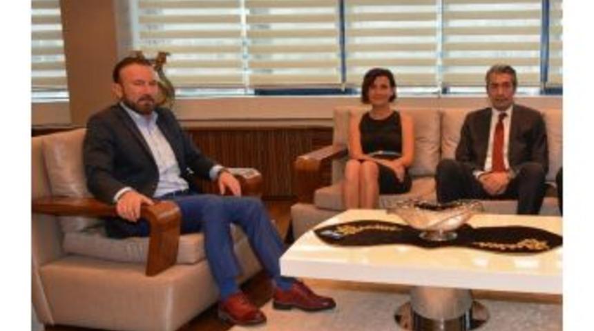 &Uuml;nl&uuml; Sanat&ccedil;ı Petekkaya&rsquo;dan Doğan&rsquo;a Ziyaret