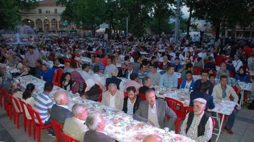 Bayrami&ccedil;liler Belediyenin İftar Sofrasında Buluştu