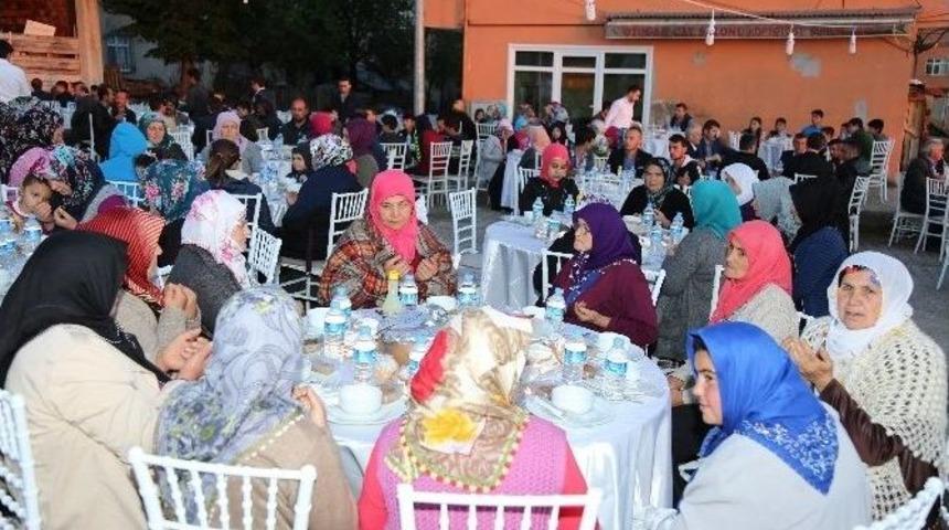 &Uuml;nye&rsquo;de A&ccedil;ık Hava İftarlarına Yoğun İlgi