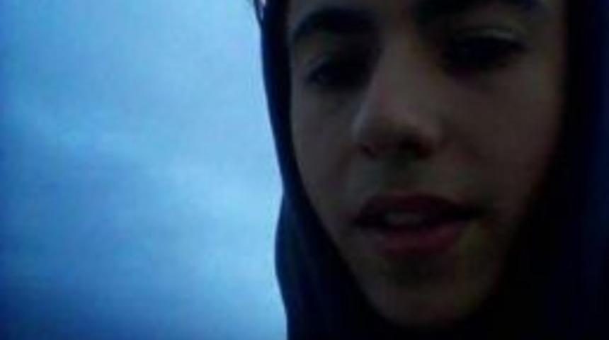 Lise &Ouml;ğrencisi Tiyatroda Sahne Işıklarını Ayarlamaya &Ccedil;alışırken D&uuml;şt&uuml;