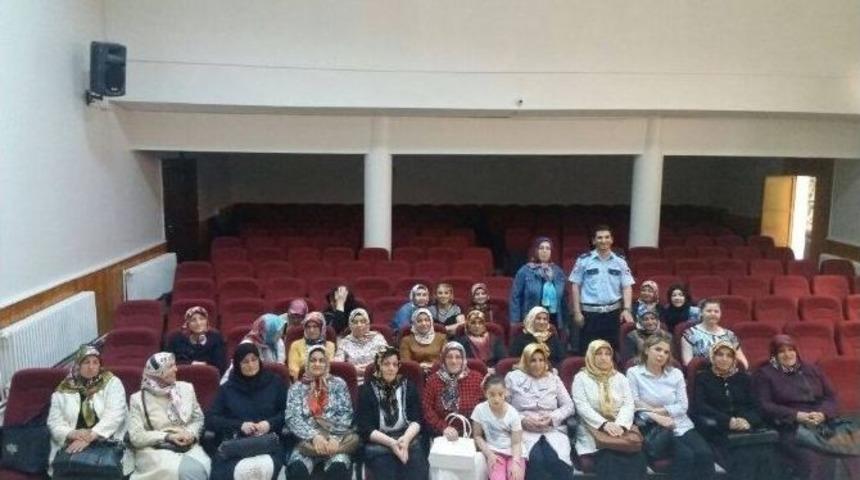 &Ccedil;arşamba&rsquo;da Ev Hanımlarına Trafik Semineri