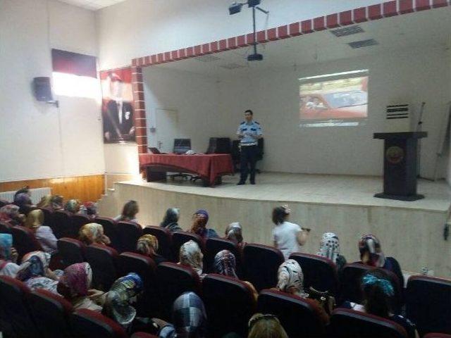 Çarşamba’da Ev Hanımlarına Trafik Semineri