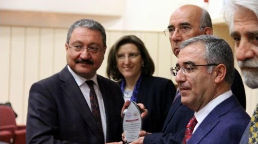 Erü İktisadi Ve İdari Bilimler Fakültesi’nde Yayın Takdir Ödül Töreni Düzenlendi