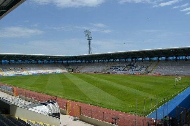 Kazım Karabekir Stadı Göz Kamaştırıyor