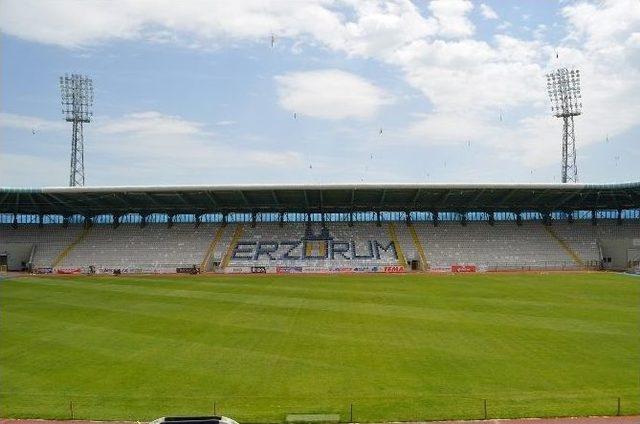 Kazım Karabekir Stadı Göz Kamaştırıyor