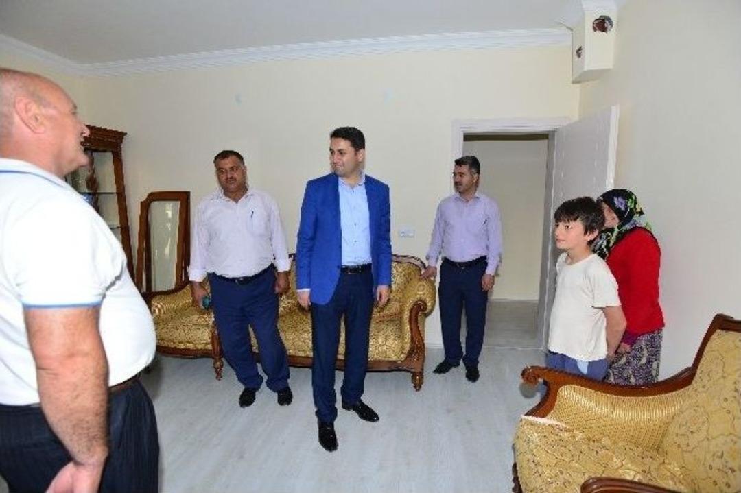 8 &Ccedil;ocuklu Aile Yeni Evlerine Kavuştu