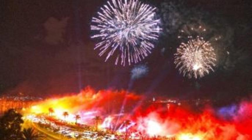 İzmir Alev Alev Yandı