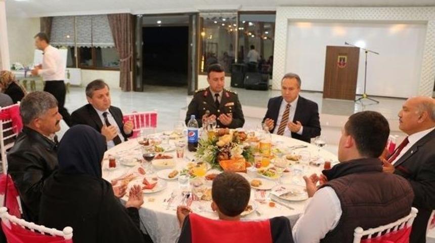 Şahit Yakınları Ve Gaziler Jandarmadan İftarında