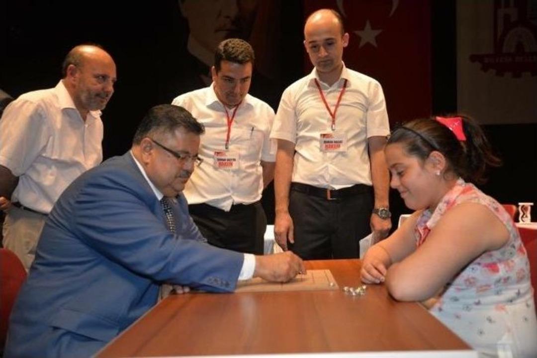 &Ccedil;ocuklar Başkan Yağcı&rsquo;yı Terlettiler