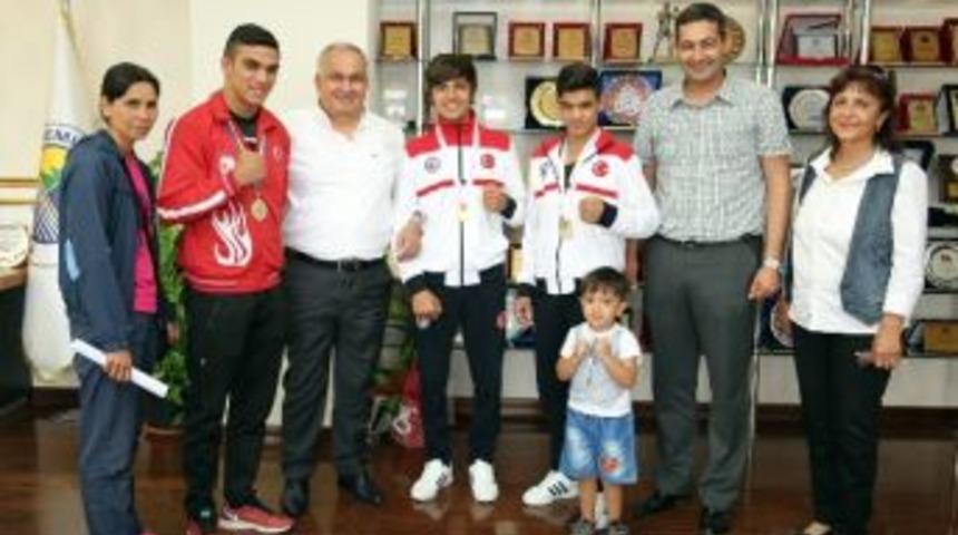 Wushucular Şampiyonluklarını Başkan Tollu&rsquo;yla Kutladılar