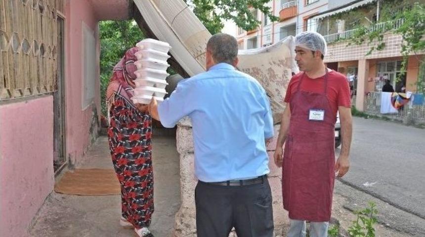 İftar Yemekleri Evlere G&ouml;t&uuml;r&uuml;l&uuml;yor