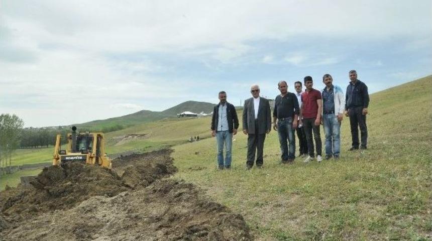 Eleşkirt&rsquo;te Yol Yapım &Ccedil;alışması