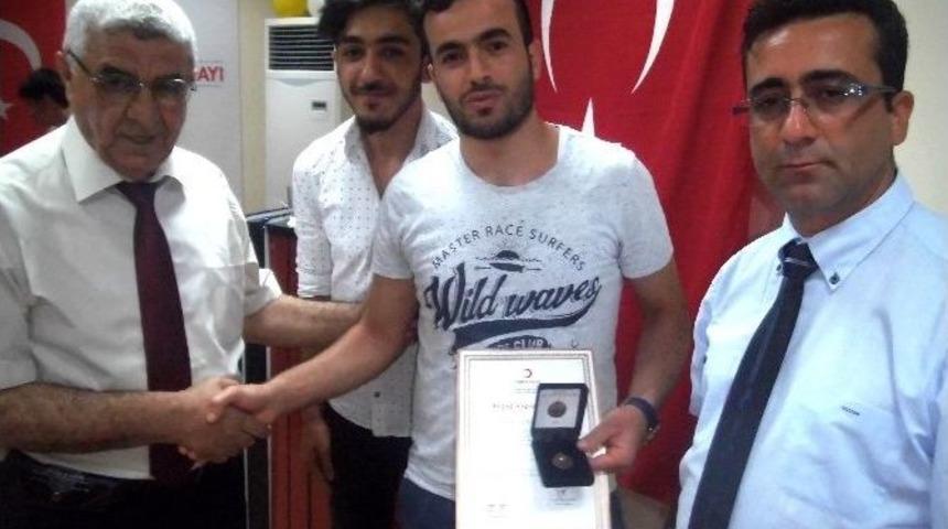 G&ouml;n&uuml;ll&uuml; Kan Bağış&ccedil;ılarına Madalyaları Verildi