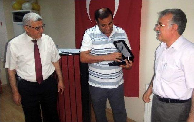 Gönüllü Kan Bağışçılarına Madalyaları Verildi