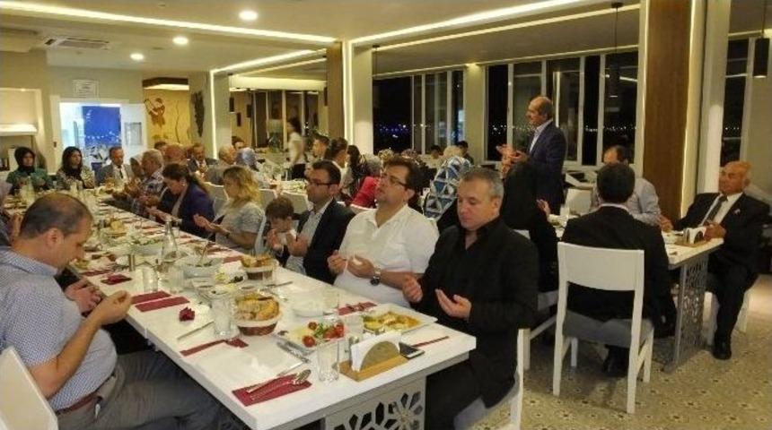 Burhaniye&rsquo;de Kaymakam &Ouml;ner Şehit Ailelerine İftar Verdi