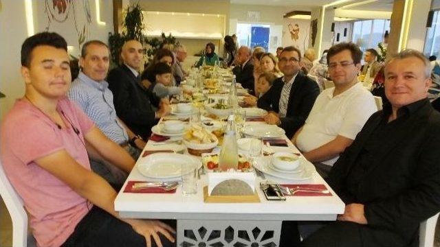 Burhaniye’de Kaymakam Öner Şehit Ailelerine İftar Verdi