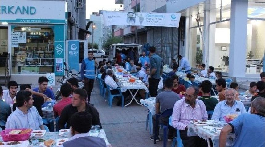 Beşir Derneği A&ccedil;ık Alanda İftar Yemeği Verdi