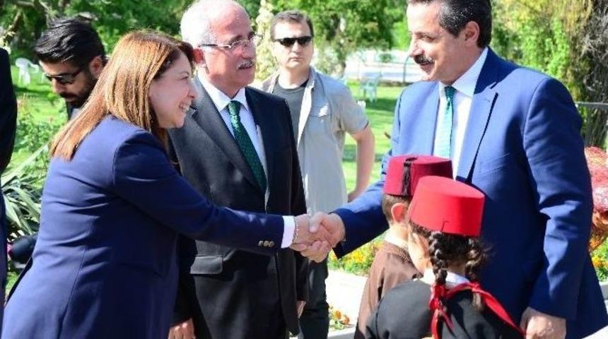 Bakan &Ccedil;elik Mahmudiye&rsquo;de