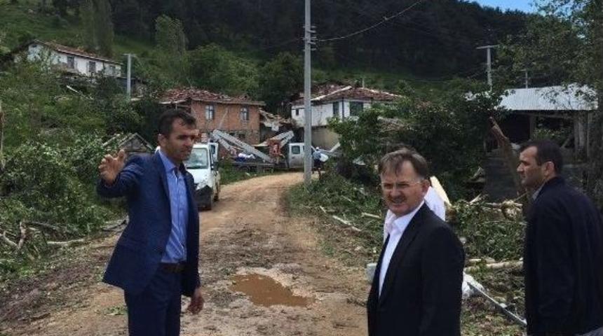 Ak Parti İl Başkanı Hortum Yaşanan K&ouml;y&uuml; Ziyaret Etti