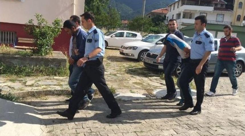 Soyguncuların Altın Dolu &Ccedil;uvalla Ka&ccedil;ma Anı Kameraya Yansıdı