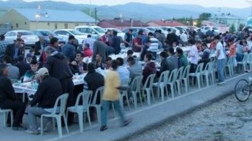 K&ouml;pr&uuml;k&ouml;y&rsquo;de Kardeşlik Sofrası