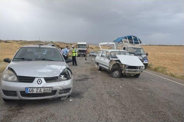 Kahta’da Trafik Kazası: 4 Yaralı