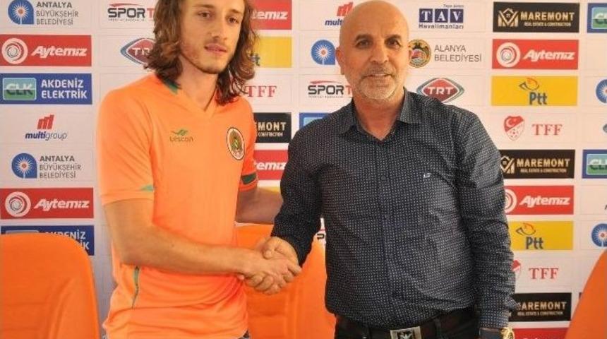 Taha Yal&ccedil;ıner Alanyaspor&rsquo;a İmza Attı
