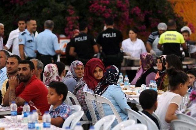 Vali Karaloğlu Zeytinköylülerle İftar Açtı