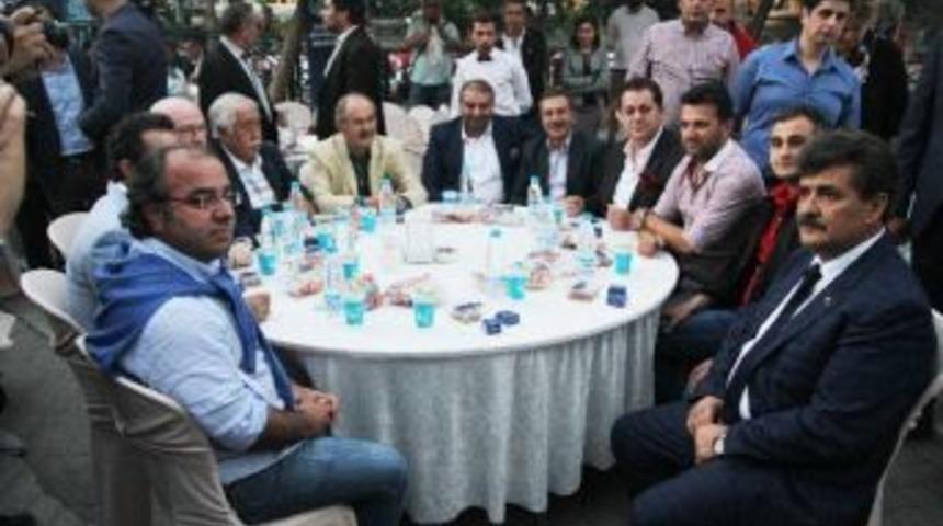 Eskişehir&rsquo;de 5 Bin Kişi Bir Arada İftar Yaptı