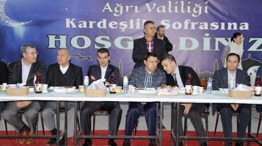 Ağrı&rsquo;da Bin Kişi Kardeşlik Sofrasında Buluştu