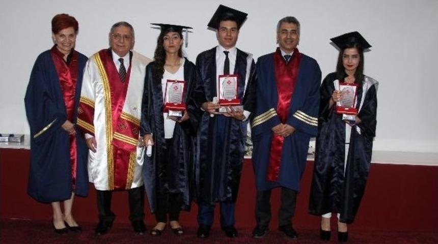 Başkent&rsquo;li Sağlık&ccedil;ılar Mezuniyetlerini Kutladı