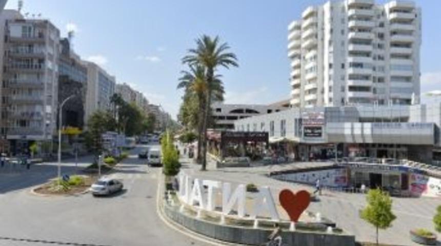 G&uuml;ll&uuml;k Ve Yener Ulusoy Akdeniz Renklerine B&uuml;r&uuml;necek