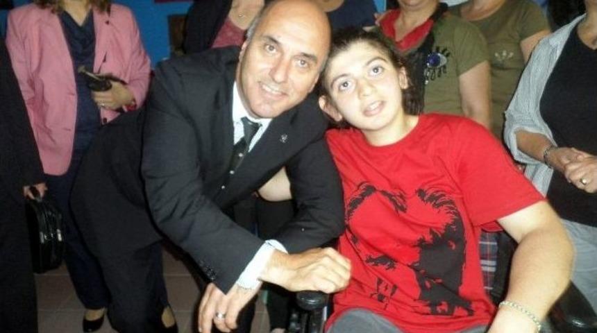 Murat &Uuml;nal Engellileri Yalnız Bırakmadı