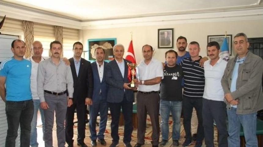 Kurumlar Arası Futbol Turnuvasının Şampiyonu Erzincan Belediye Spor Oldu