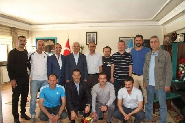 Kurumlar Arası Futbol Turnuvasının Şampiyonu Erzincan Belediye Spor Oldu