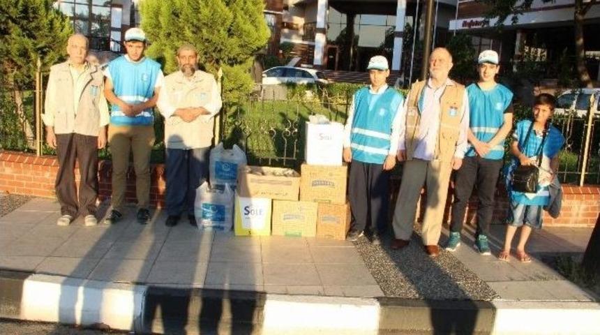 Yolda Kalan S&uuml;r&uuml;c&uuml;lere İftarlık Dağıttılar