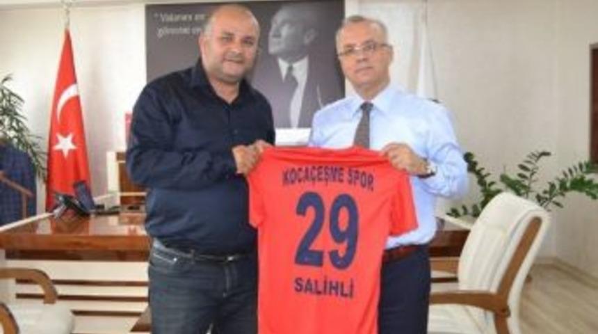 Başkan Kayda&rsquo;ya Koca&ccedil;eşmespor Forması Hediye Etti