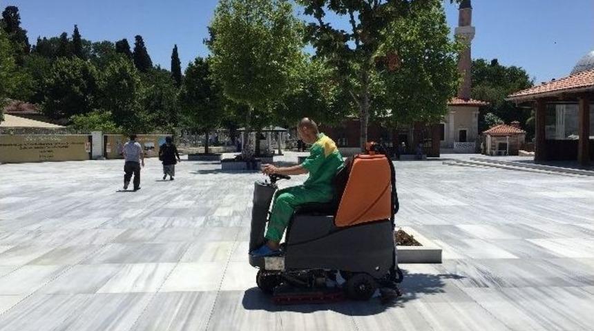 Belediye&rsquo;den &Uuml;cretsiz Cami Temizliği