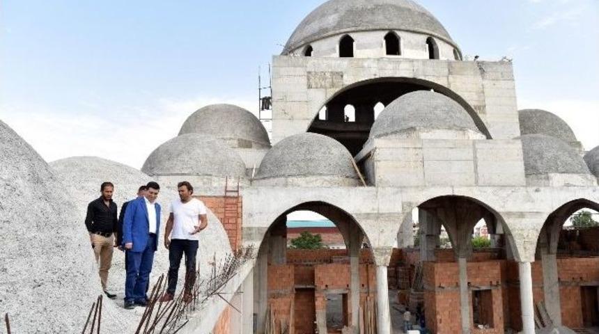 Başkan T&uuml;t&uuml;nc&uuml; &Ccedil;elebi Sultan Mehmed Camii&rsquo;ni İnceledi