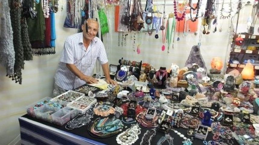 Burhaniye&rsquo;de Gece Pazarı B&uuml;y&uuml;d&uuml;