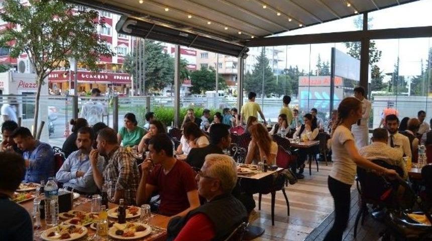 Ramazan&rsquo;ın Bereketi Aynı Sofrada Yaşandı