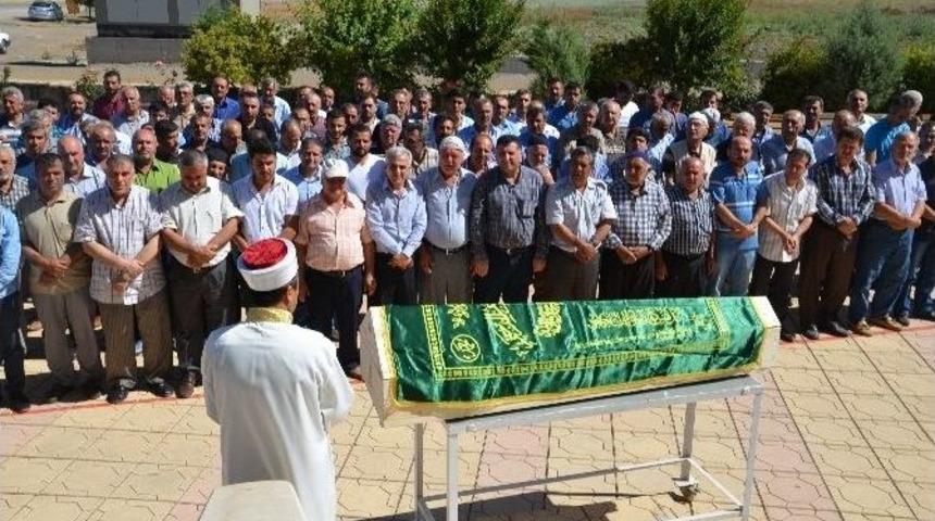 41 Yerinden Bı&ccedil;aklanarak &Ouml;ld&uuml;r&uuml;len Esra Adıg&uuml;zel Toprağa Verildi