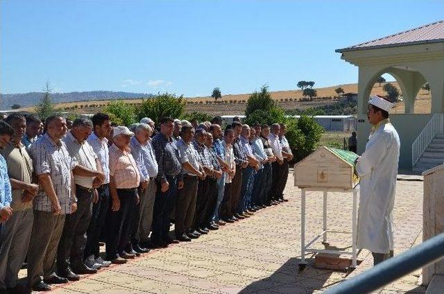 41 Yerinden Bıçaklanarak Öldürülen Esra Adıgüzel Toprağa Verildi