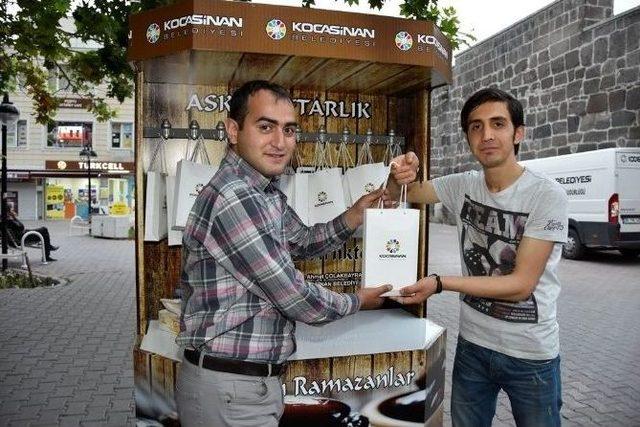 Kocasinan’dan İftar Vakti Yolda Kalan Vatandaşa ‘askıda İftarlık’ Uygulaması