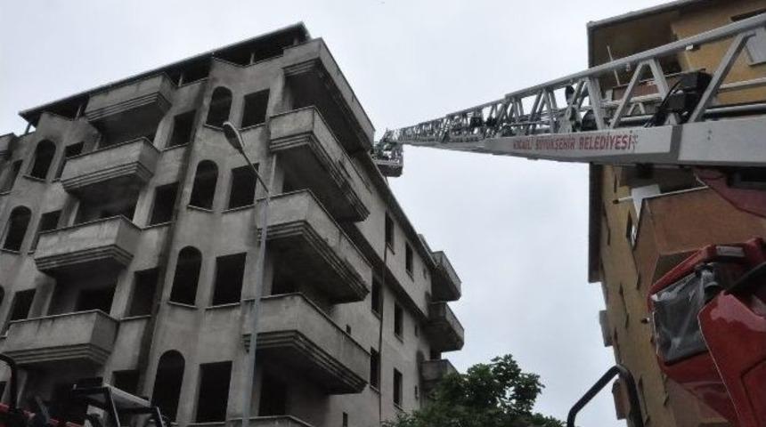 (&ouml;zel Haber) Sık Sık Yangın &Ccedil;ıkan Boş Binada Polisten Madde Bağımlısı Avı
