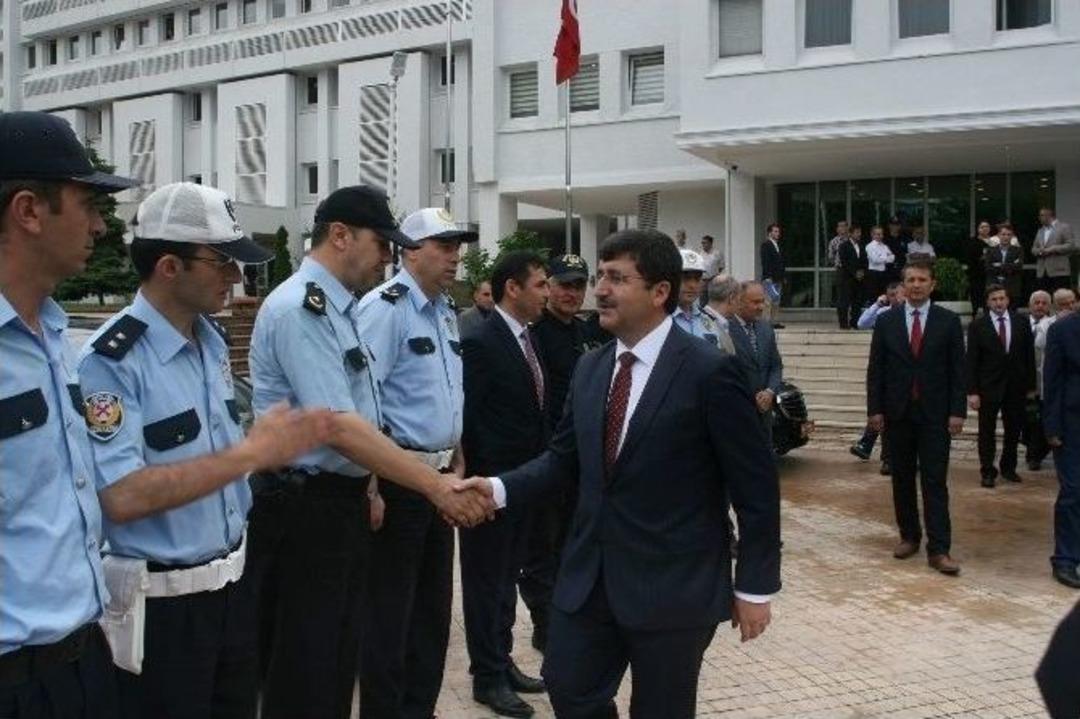 Merkeze Alınan Vali &Ouml;z Trabzon&rsquo;a Veda Etti