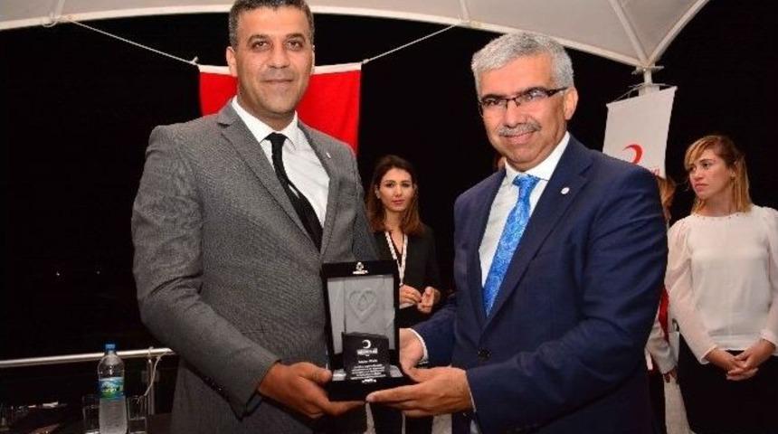 Kızılay&rsquo;dan G&ouml;n&uuml;ll&uuml; Kan Bağış&ccedil;ılarına Madalya