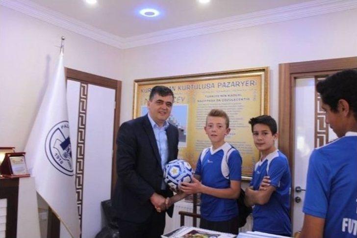 Pazaryeri Futbol Okulu Öğrencilerinden Başkan Yalçın’a Ziyaret G2