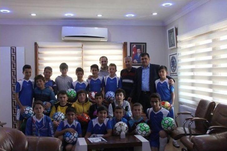 Pazaryeri Futbol Okulu Öğrencilerinden Başkan Yalçın’a Ziyaret G4